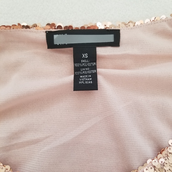NWOT Sequin open shoulder top - Picture 5 of 8